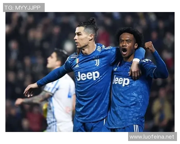 C罗领衔对决斯帕尔展现超强实力与团队配合的精彩比赛 C罗领衔对决斯帕尔展现超强实力与团队配合的精彩比赛